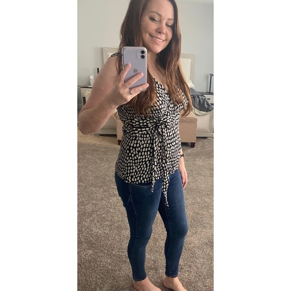 Ann Taylor Black & White Sleeveless Blouse - Picture 3 of 4